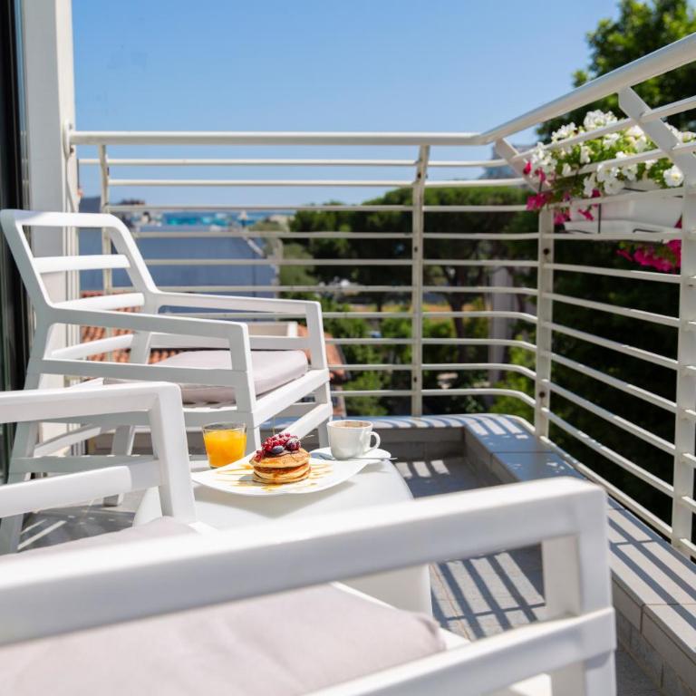 The One Hotel - Designed for Adults - Pet lovers - Suite with Balcony - 3