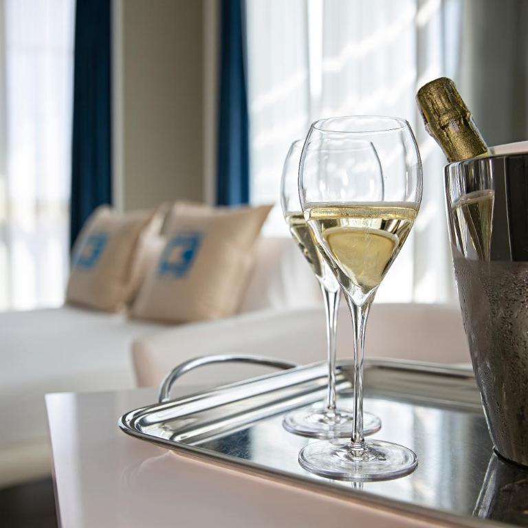 The One Hotel - Designed for Adults - Pet lovers - Suite with Balcony - 12