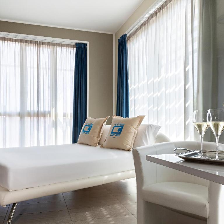 The One Hotel - Designed for Adults - Pet lovers - Suite with Balcony - 10