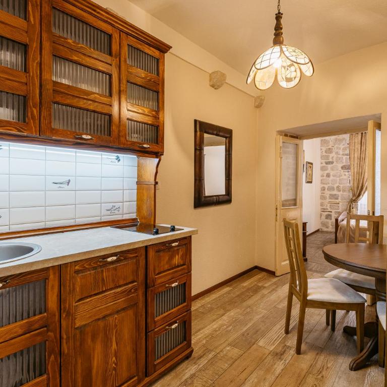 Apartments Leo - One-Bedroom Apartment - 10