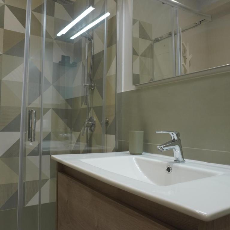 Le Stanze del Massimo - Double Room with Private Bathroom - 9