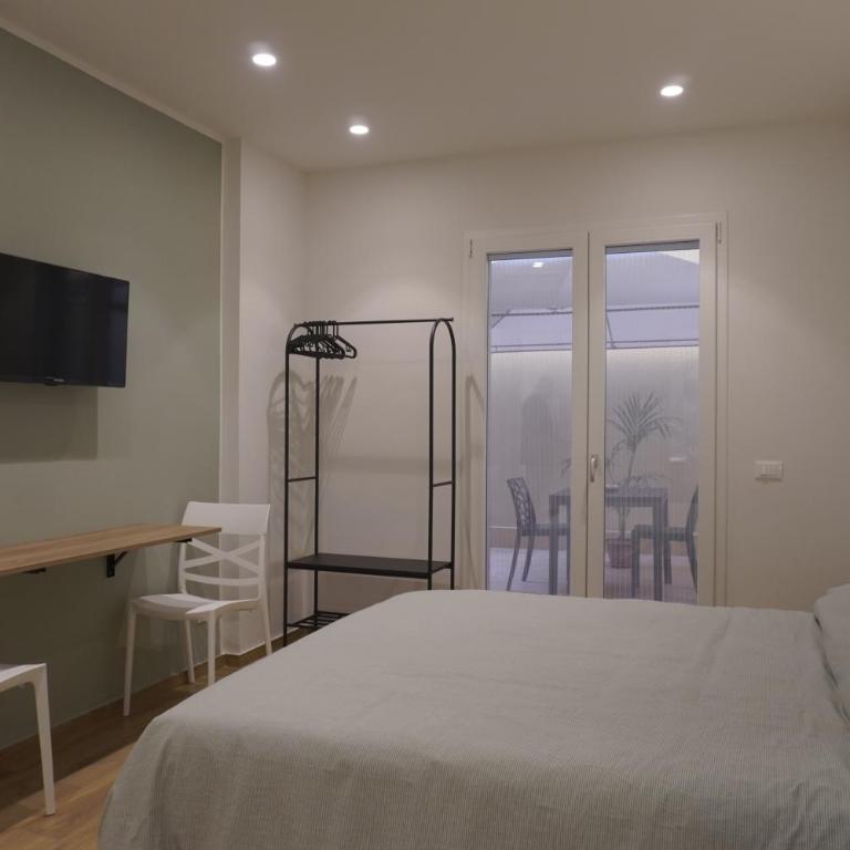 Le Stanze del Massimo - Double Room with Private Bathroom - 14