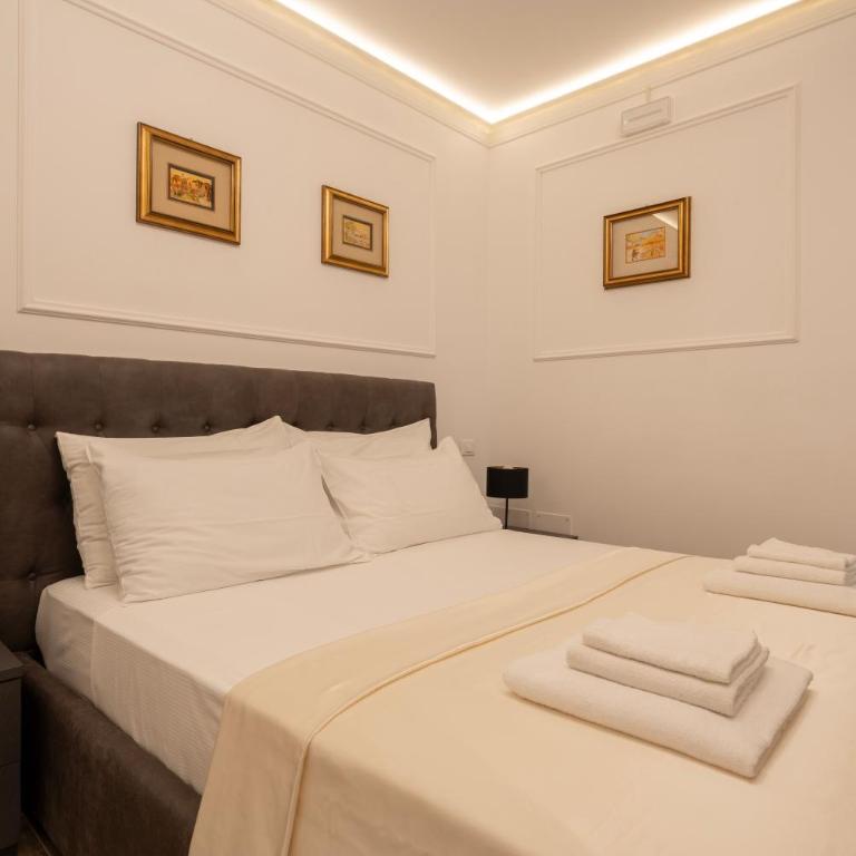 La camera degli Specchi Piazza Unità D'Italia - Double Room - 5