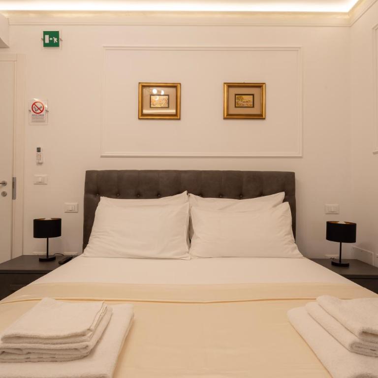 La camera degli Specchi Piazza Unità D'Italia - Double Room - 4