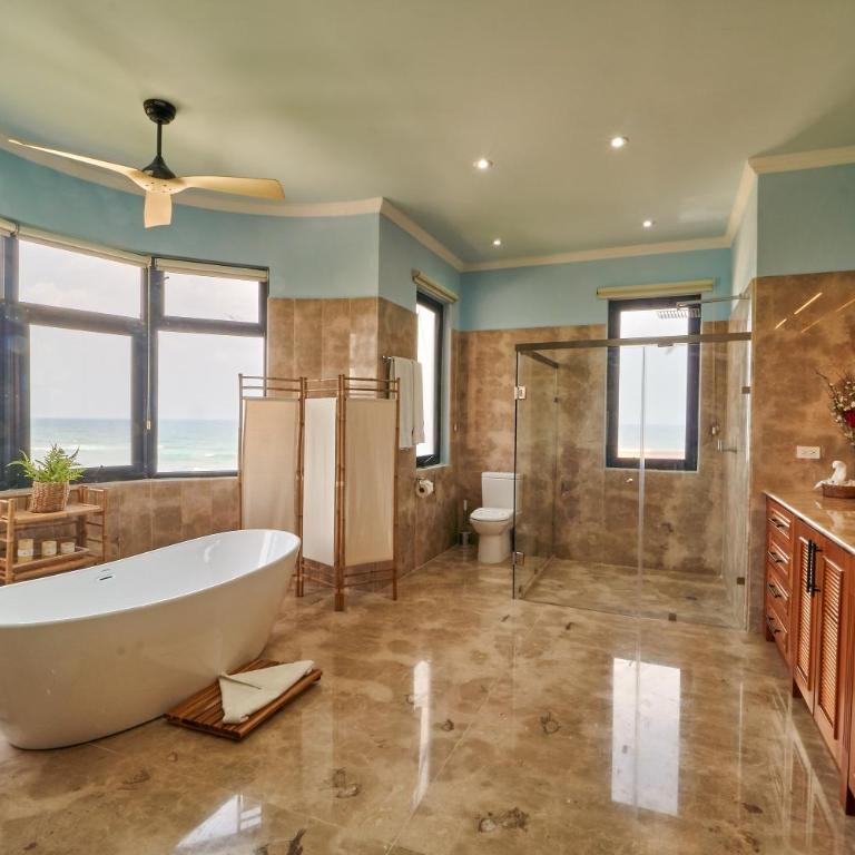 Exclusive Retreat at Hacienda Tankah Luxury 7 Bedroom Oceanfront Villa with Infinity Pool and Full Staff Included In Tulum - Villa con piscina privada - 51