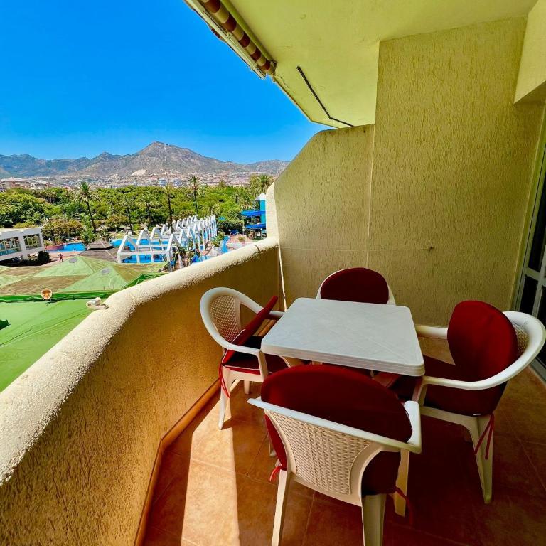 Pool View Apartment in Benalbeach - Apartamento con vistas a las montañas - 17