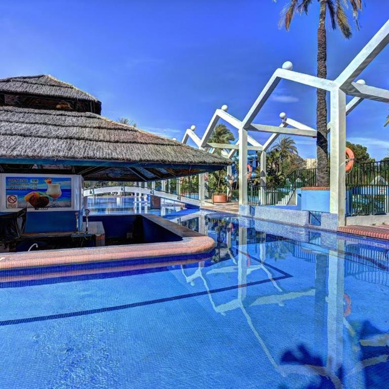 Pool View Apartment in Benalbeach - Apartamento con vistas a las montañas - 23