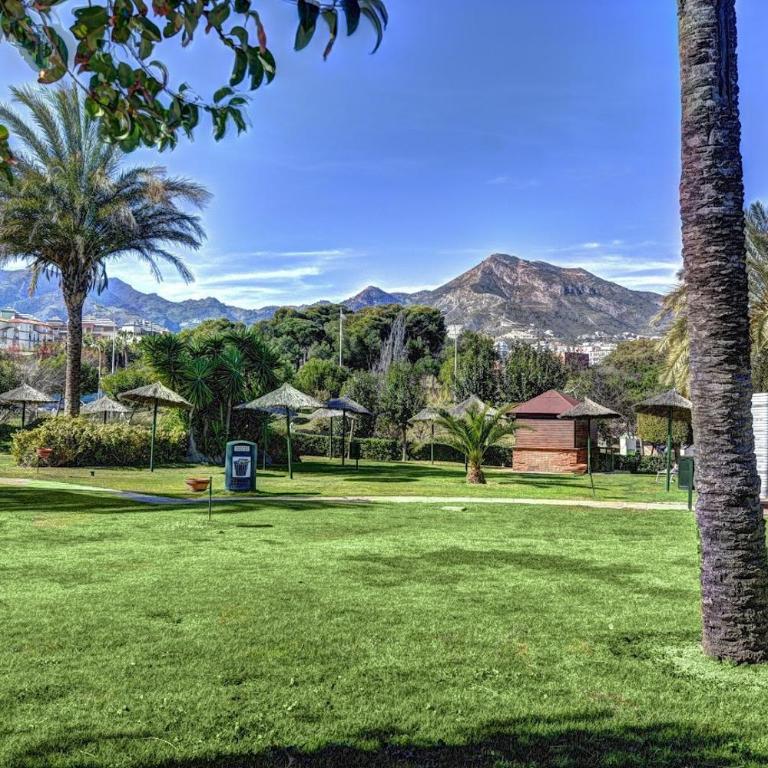 Pool View Apartment in Benalbeach - Apartamento con vistas a las montañas - 1
