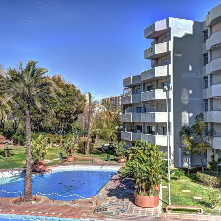 Pool View Apartment in Benalbeach - Apartamento con vistas a las montañas - 35