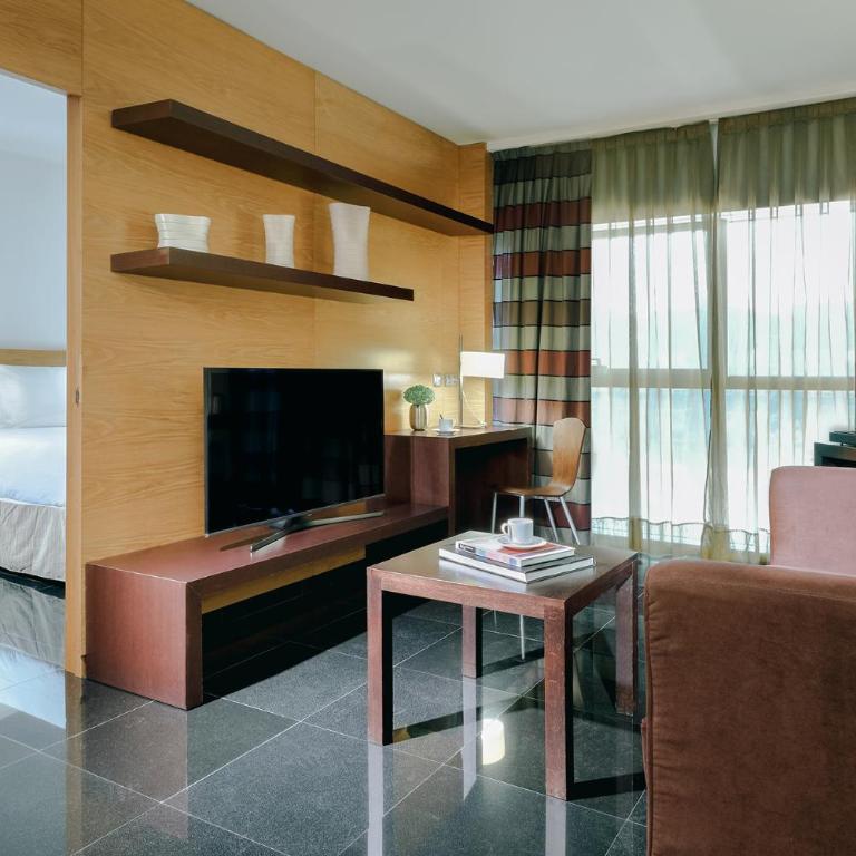 Hesperia Fira - Habitación Familiar con sofá cama (3 adultos + 1 niño) - 1
