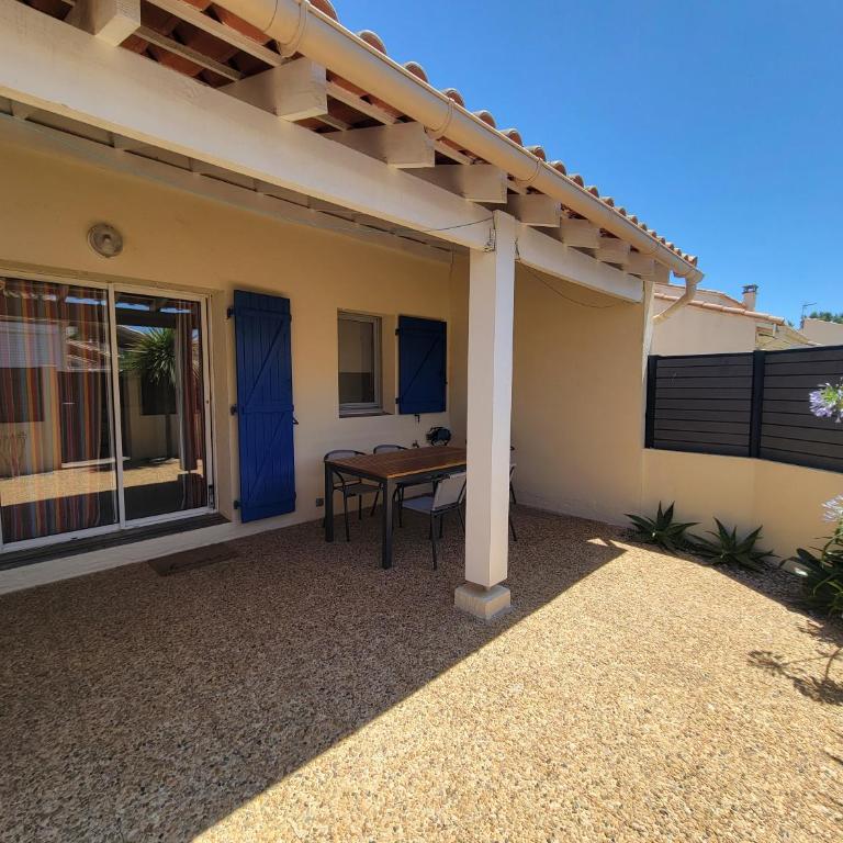 Villa 5 couchages 2 chambres belle terrasse d'angle piscine commune dans résidence sécurisée à 200m de la mer LRMA2A - Maison 2 Chambres - 1