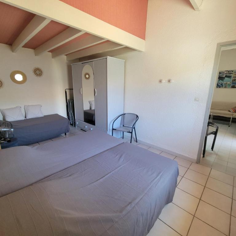 Villa 5 couchages 2 chambres belle terrasse d'angle piscine commune dans résidence sécurisée à 200m de la mer LRMA2A - Maison 2 Chambres - 8