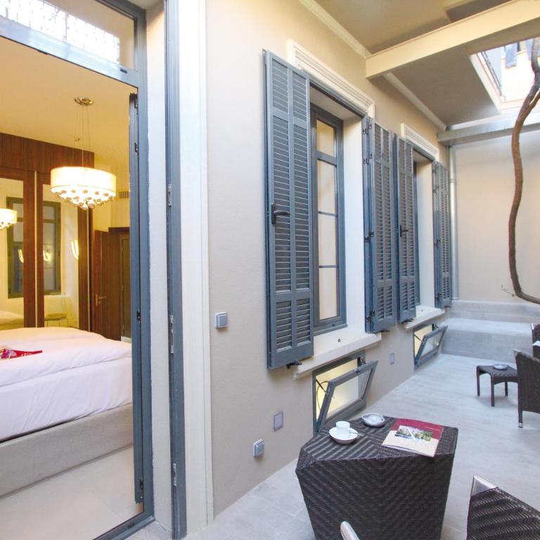 GOLDEN TULIP CANNES HOTEL de PARIS - Two-Bedroom Apartment at Villa Annette (hotel annex) - 2