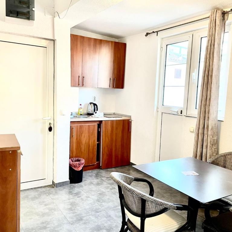 ground apartaments with balcony - One-Bedroom Apartment - 4