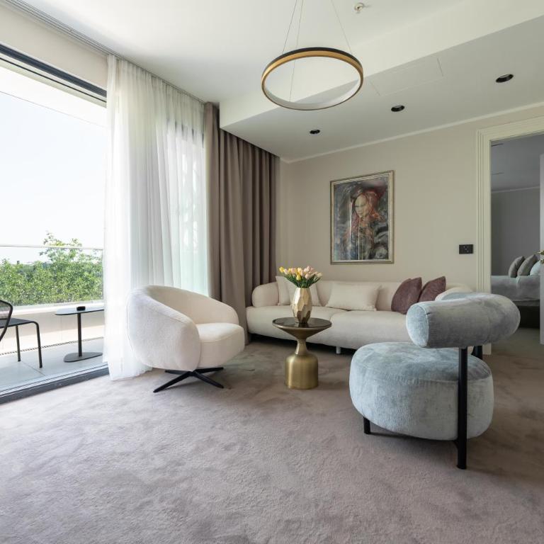New Belgrade Premium Hotel - Suite with Balcony - 2