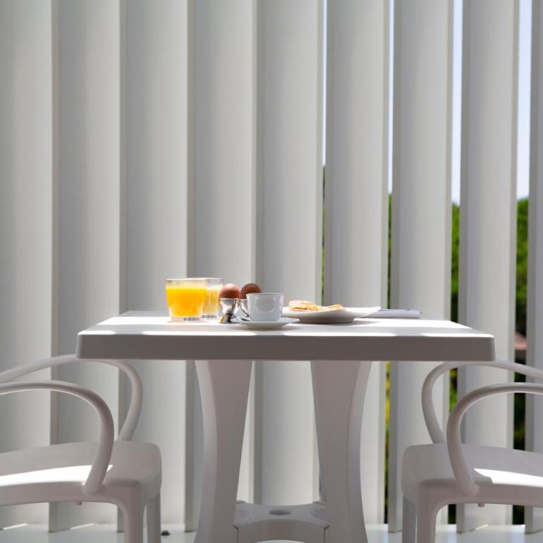 The One Hotel - Designed for Adults - Pet lovers - Double or Twin Room - 8