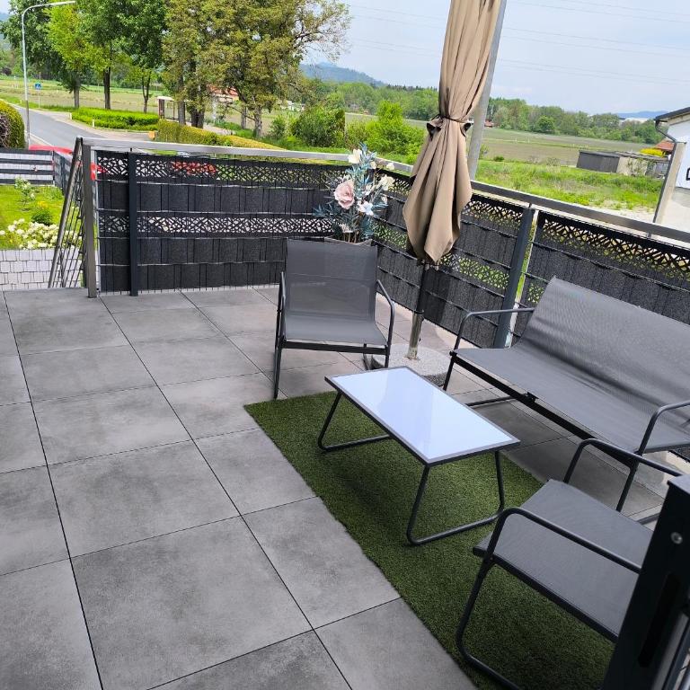 Stadt und See Nahes wohnen mit großer Terasse und Carport Parkplatz - Apartment mit 1 Schlafzimmer - 12