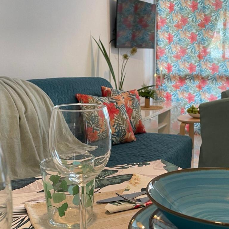 Tropical Holiday Apartment - Parking, WiFi, AC - One-Bedroom Apartment - 3