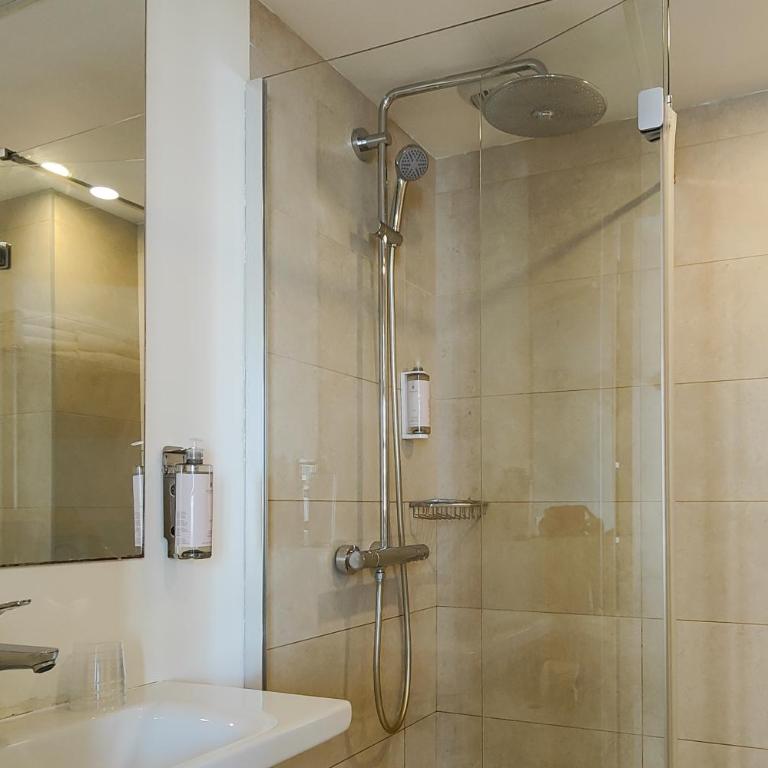 Hôtel Du Centre, un hôtel AMMI - Suite Junior con vistas a Notre Dame - 21