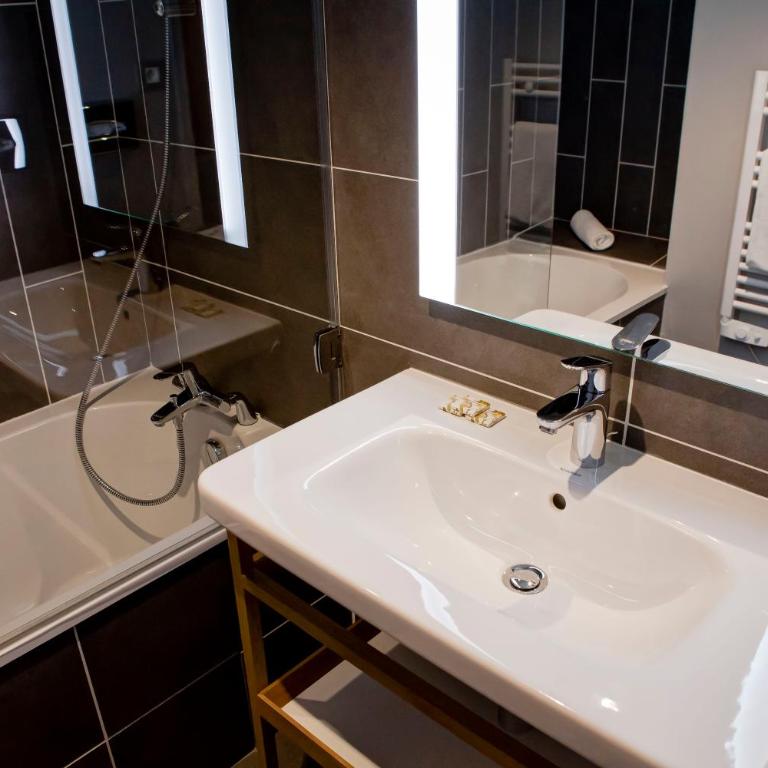 Hotel Des Remparts Lyon Perrache - Chambre Double Confort Climatisée - 9