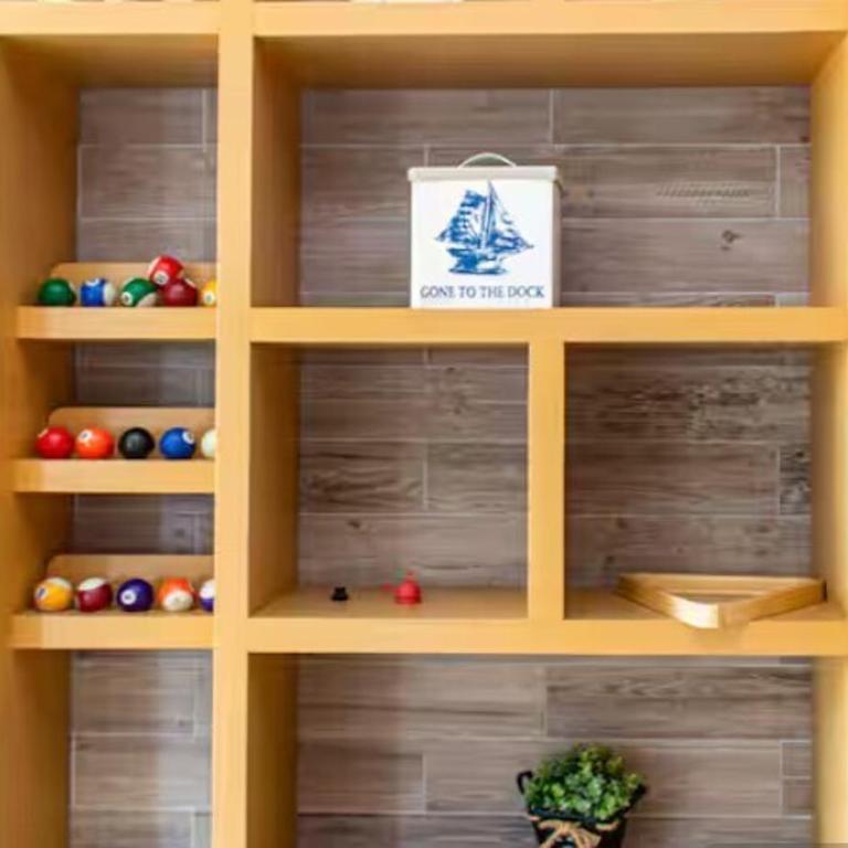Lovely loft with pool in center! - One-Bedroom Apartment - 11