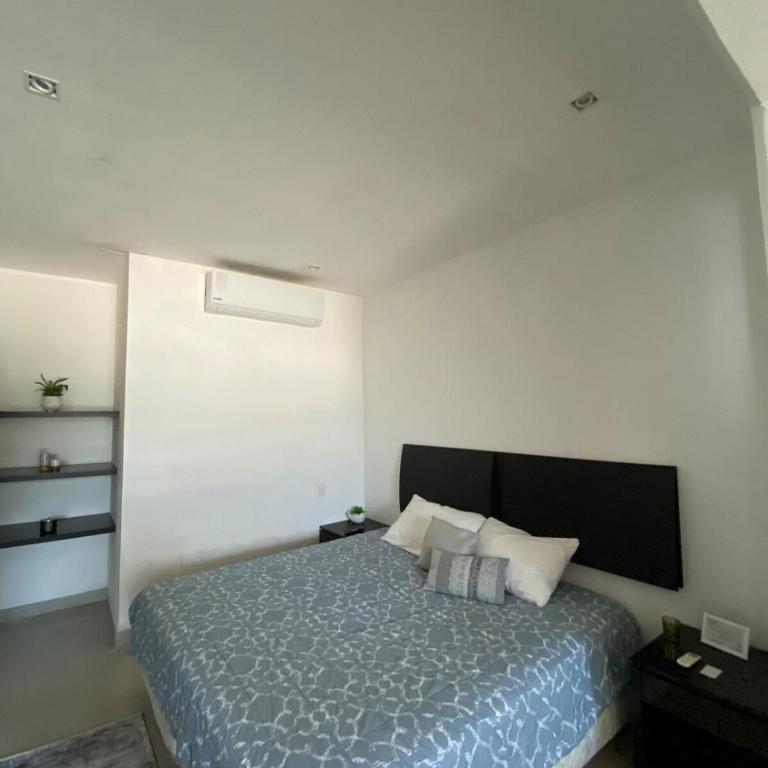 Lovely loft with pool in center! - One-Bedroom Apartment - 6