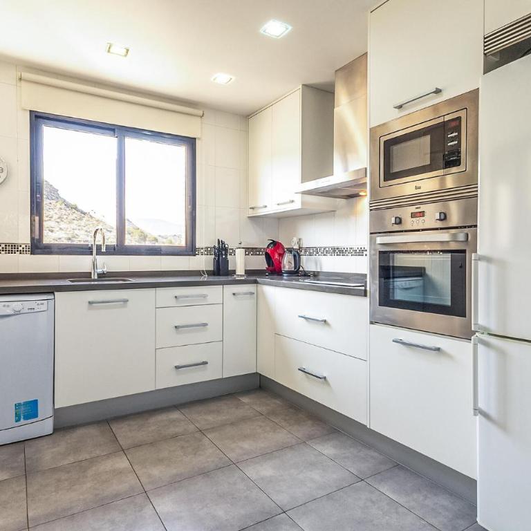 Beautiful Apartment In Villajoyosa - Three-Bedroom Apartment - 3