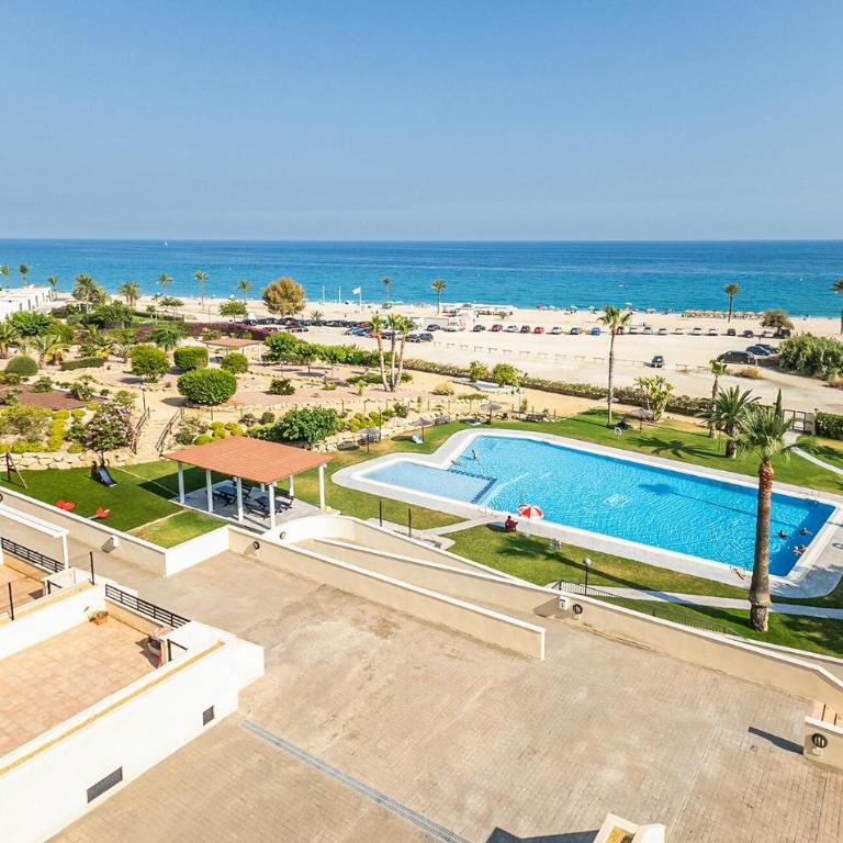 Beautiful Apartment In Villajoyosa - Three-Bedroom Apartment - 5