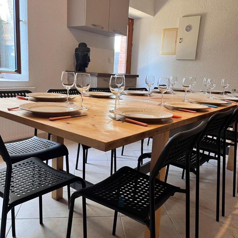 Quiet house for 12 people near Cité Carcassonne - Six-Bedroom House - 14