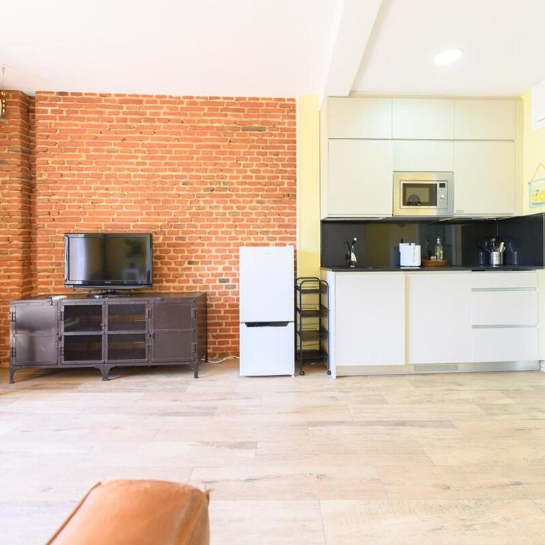 Studio with balcony Everything you need Temporary AMA144 - Studio - 11