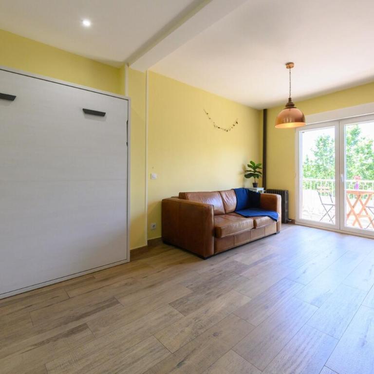 Studio with balcony Everything you need Temporary AMA144 - Studio - 33
