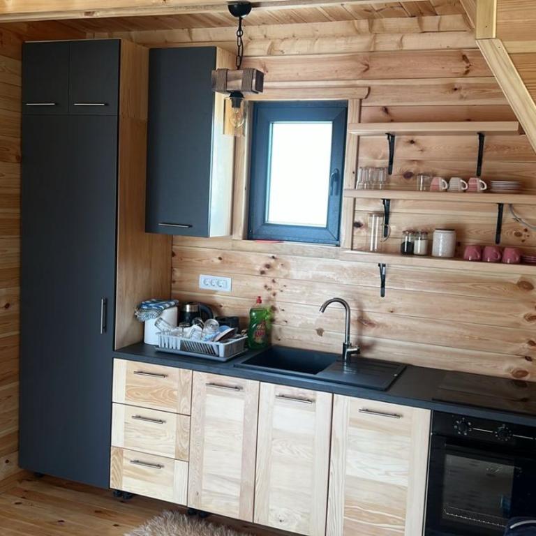 Apartments CENTER OF THE WORLD - Two-Bedroom House - 4