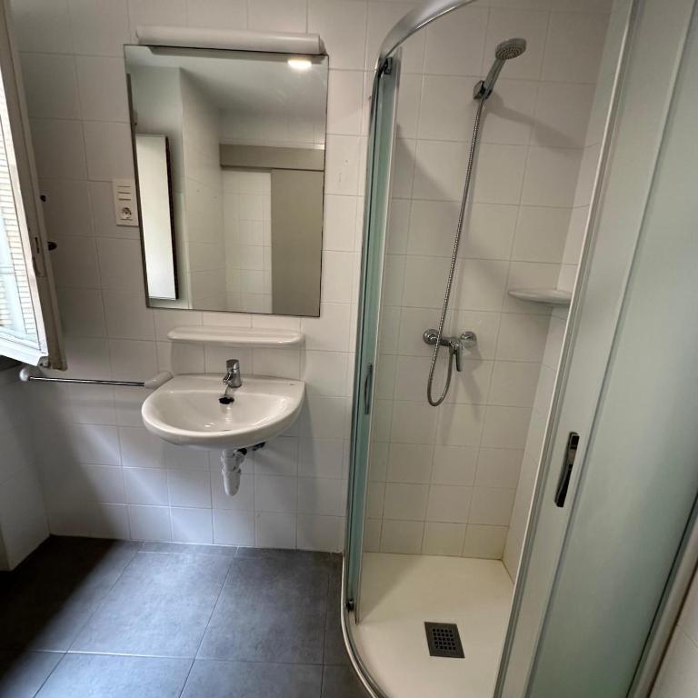 mikasita Bilbao - student housing & coliving - Single Room with Bathroom - 3