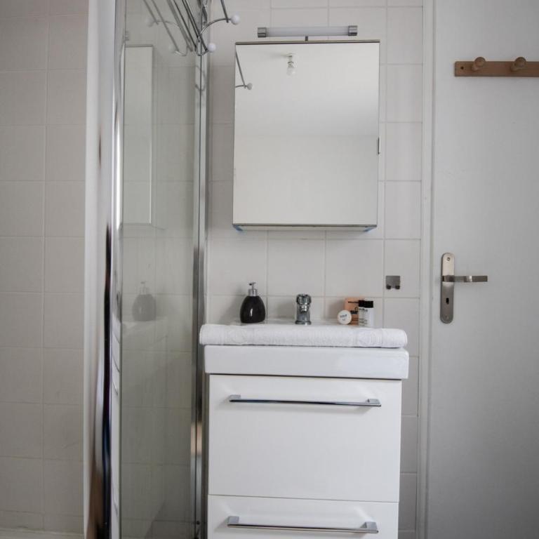 Small Functional & Quiet Apartment with courtyard - Apartment - 19