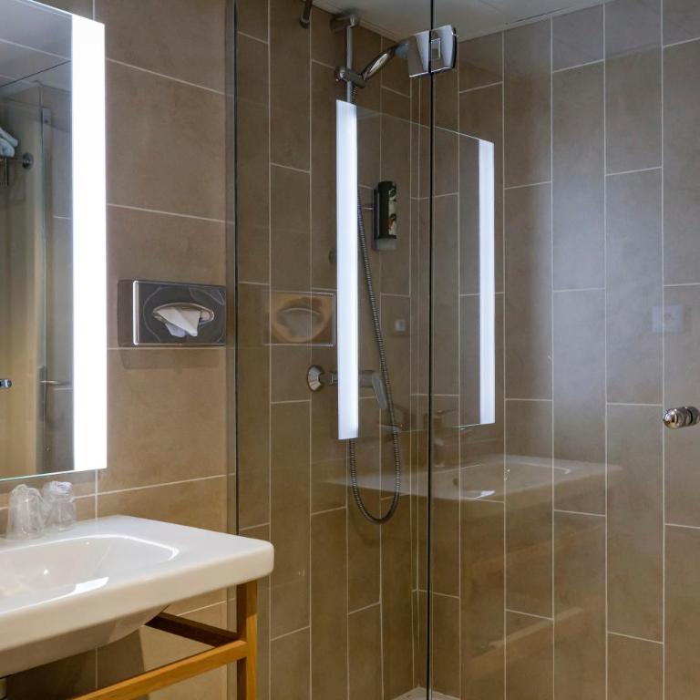 Hotel Des Remparts Lyon Perrache - Air-conditioned Single Room - 1