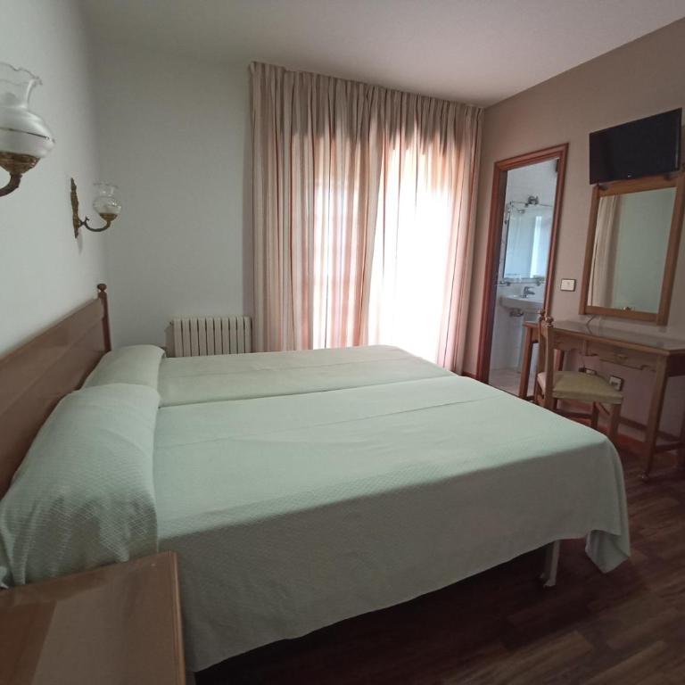 Hotel Galaico - Habitación Doble Económica - 1 o 2 camas - 1