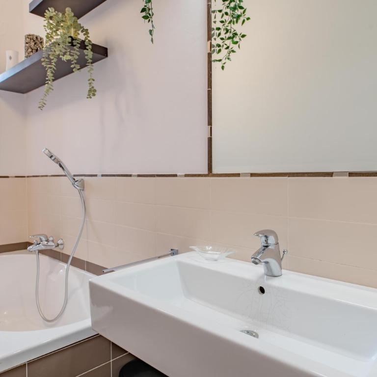 Bianzè 21, Casa di Charme by HAPPYHOSTORINO - Two-Bedroom Apartment - 2