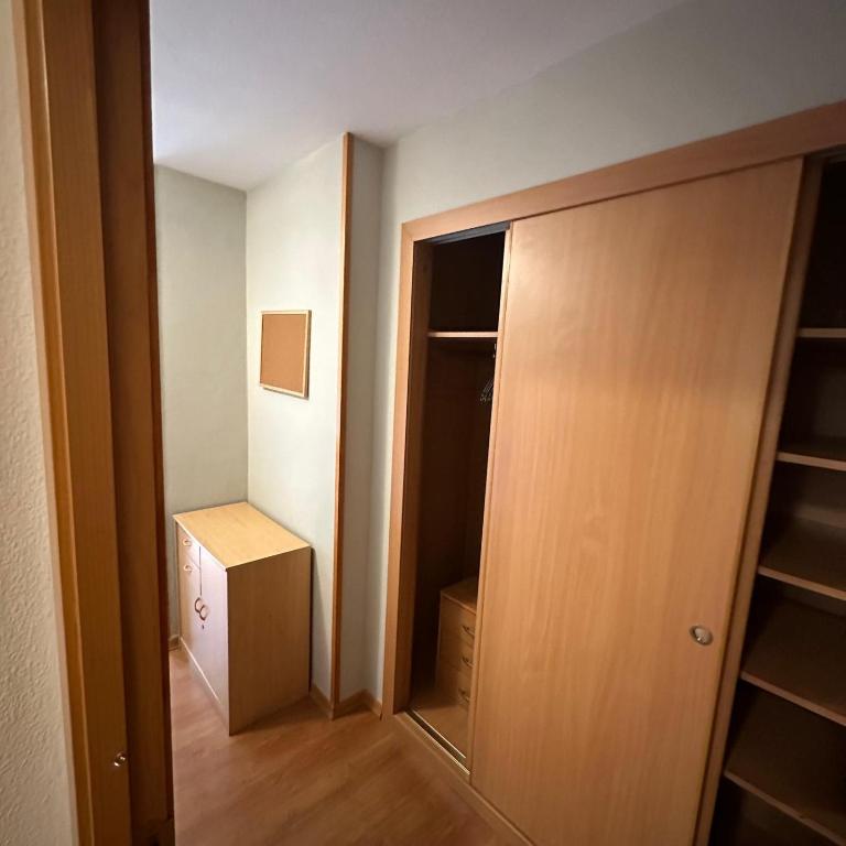 mikasita Pamplona Centro - student housing & coliving - Double Room with Private Bathroom - 4