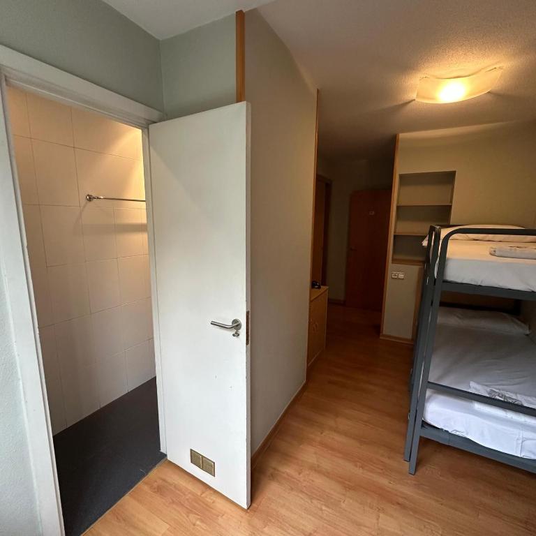 mikasita Pamplona Centro - student housing & coliving - Double Room with Private Bathroom - 3
