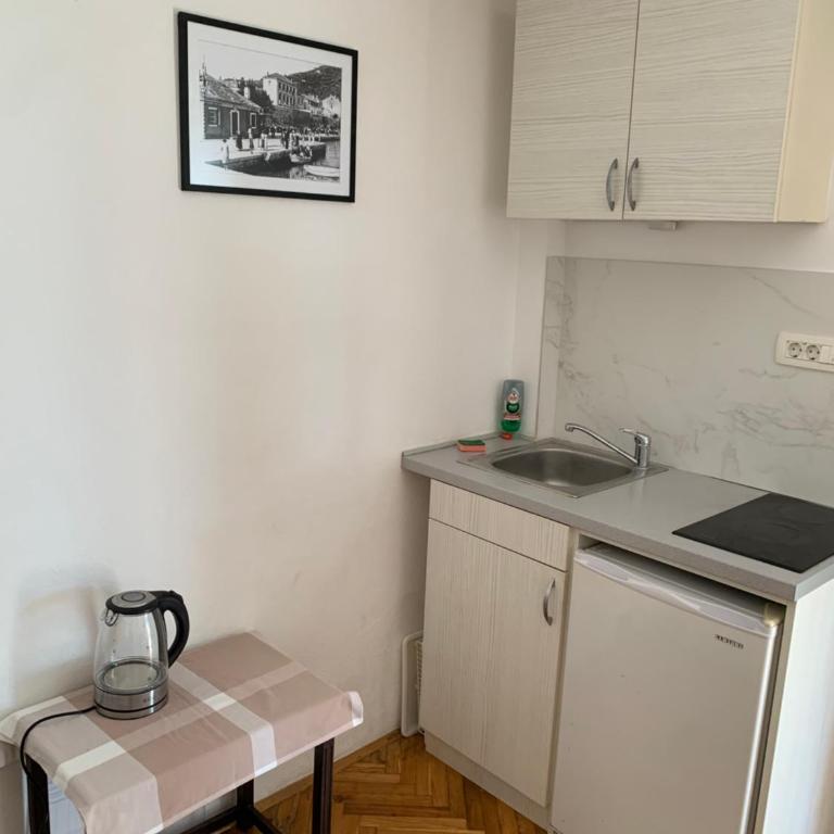 Reževići Apartments - One-Bedroom Apartment with Balcony and Side Sea View - 5