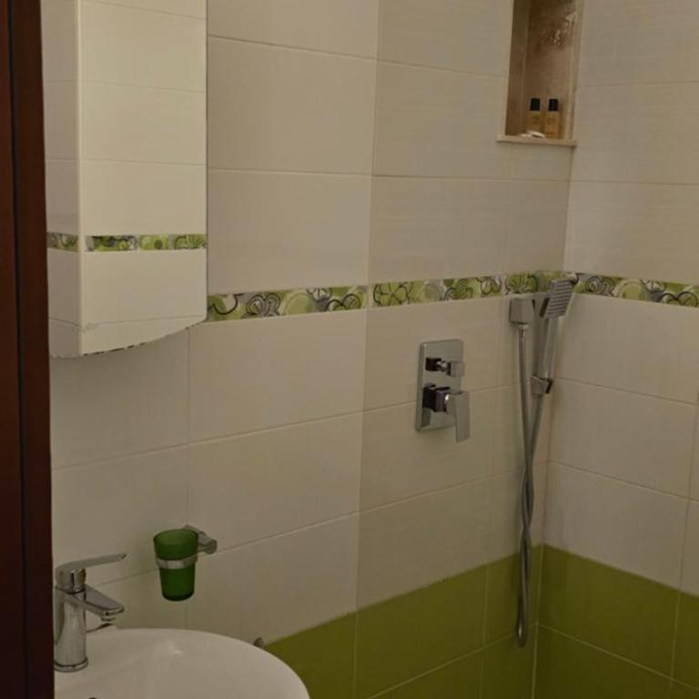 Hotel Porto Otrant - Dvokrevetna Soba sa Bračnim Krevetom i Terasom - 4