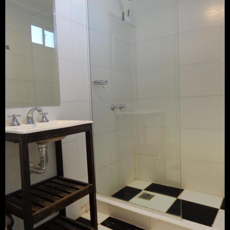 Hotel Low Cost Bahía - Habitación Familiar con baño privado - 1