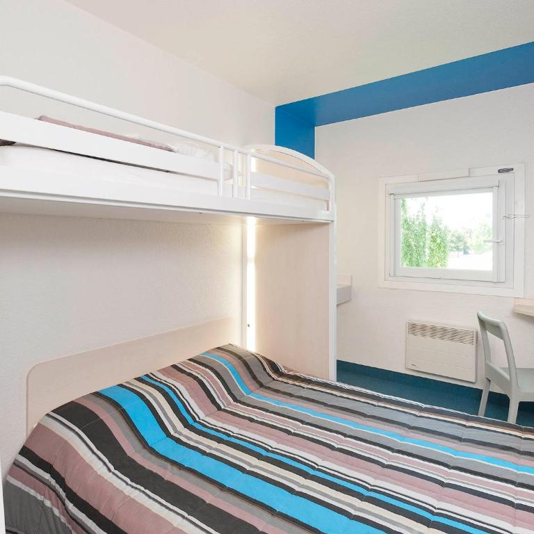 Hotel First Eco Dieppe - Chambre Triple avec Salle de Bains Commune - 11
