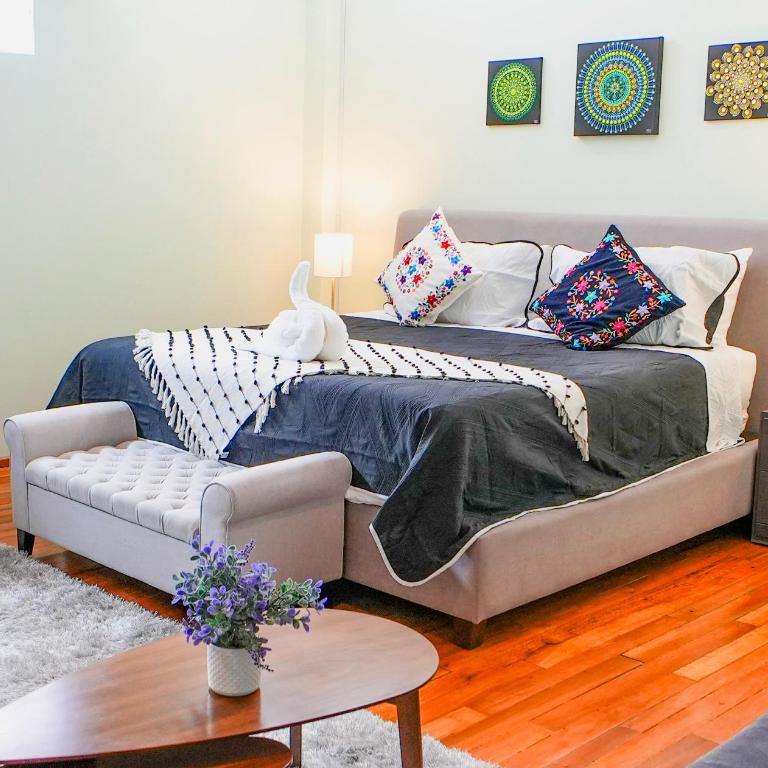 Casa Azul-Hidden Roma Norte Gem, City Views, 4BR - Apartamento - 22