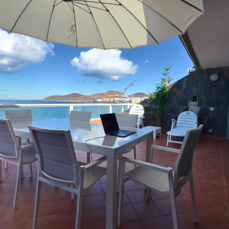 La Perla de Las Canteras - Three-Bedroom Apartment - 6