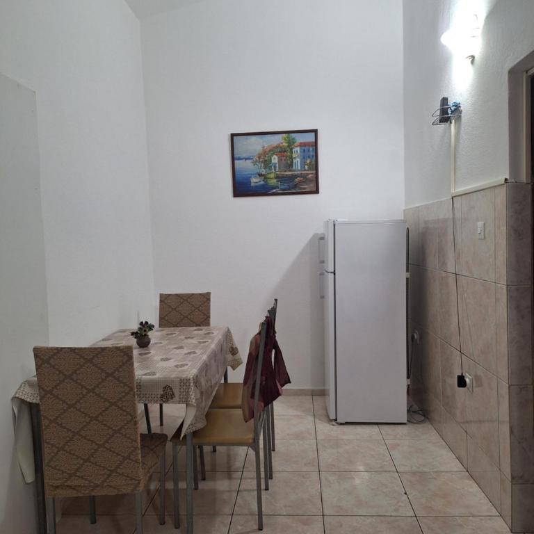 Apartments Kuc - Apartman sa 2 Spavaće Sobe, Terasom i Pogledom na More - 10