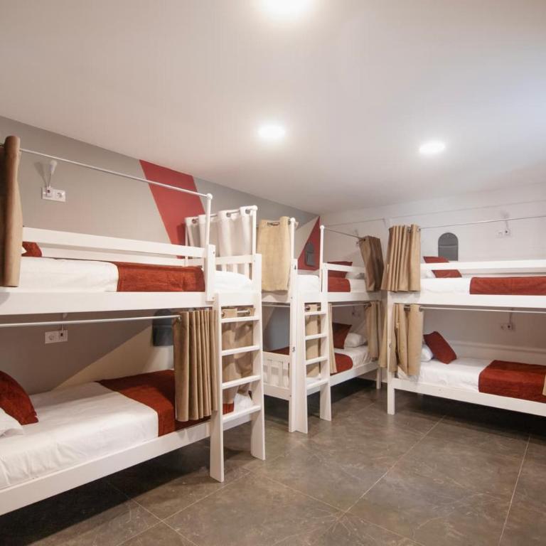 Kenza Plage Hostel - Bed in 6-Bed Female Dormitory Room - 1