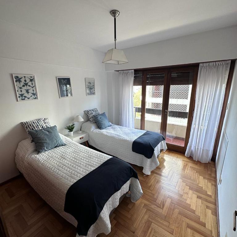 Depto. en la bella plaza Mitre. Luminoso y amplio. - Apartamento de 2 dormitorios - 16