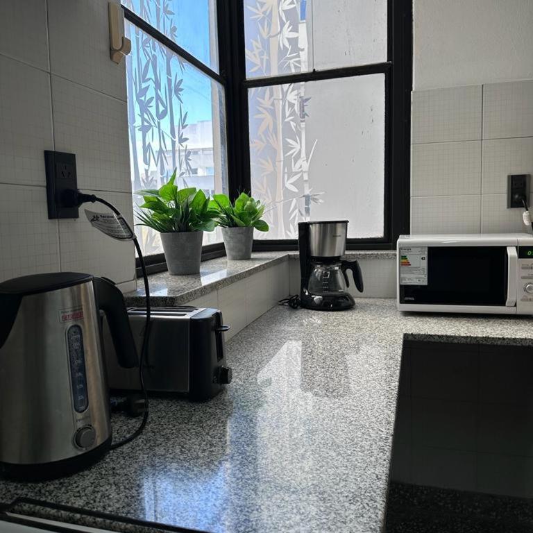 Depto. en la bella plaza Mitre. Luminoso y amplio. - Apartamento de 2 dormitorios - 17