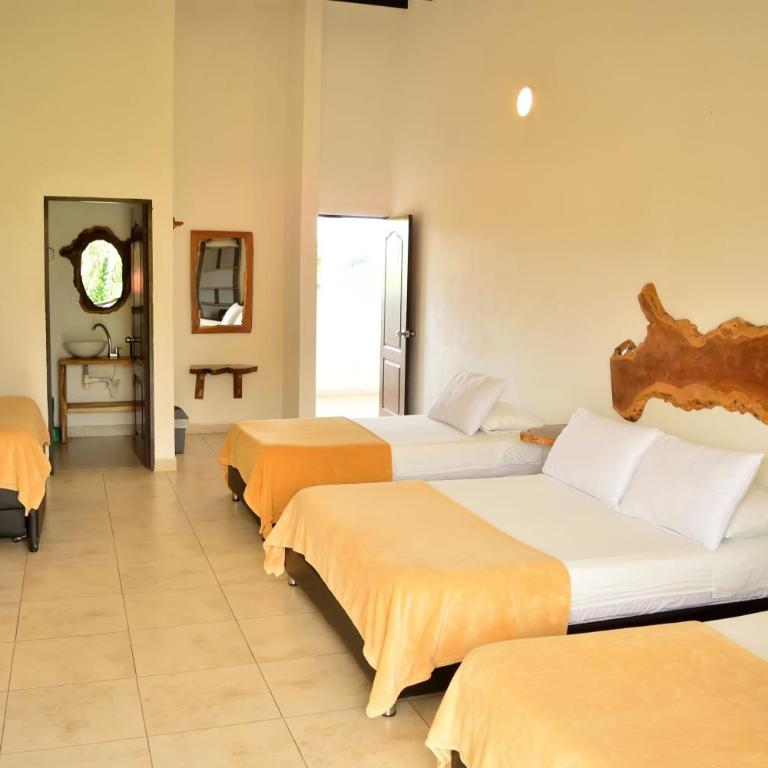Finca Hotel Loma Verde - Habitación Familiar con balcón - 5